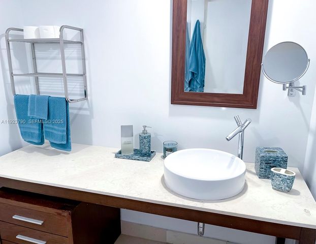 465 Brickell Ave 3804, Miami, FL 33131