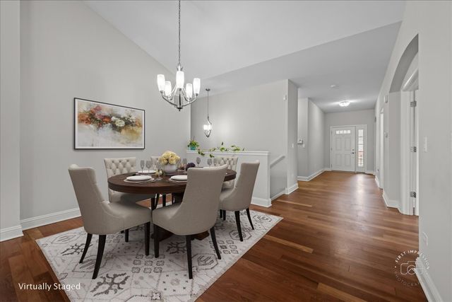 2843 Hillcrest Circle, Naperville, IL 60564