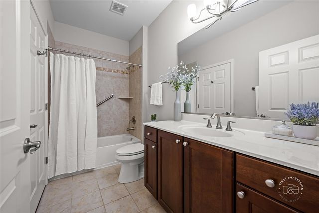 2843 Hillcrest Circle, Naperville, IL 60564