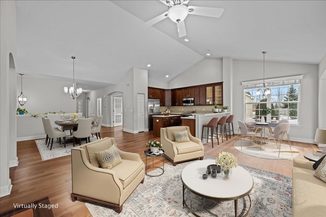 2843 Hillcrest Circle, Naperville, IL 60564