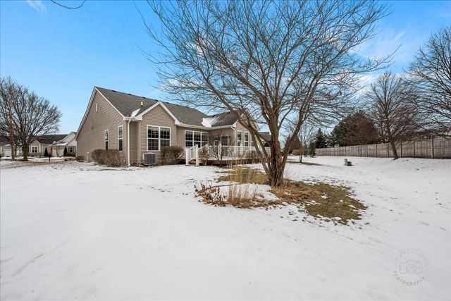 2843 Hillcrest Circle, Naperville, IL 60564