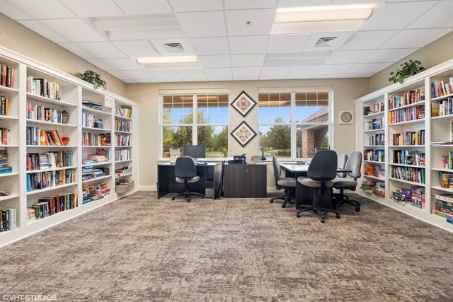 2843 Hillcrest Circle, Naperville, IL 60564