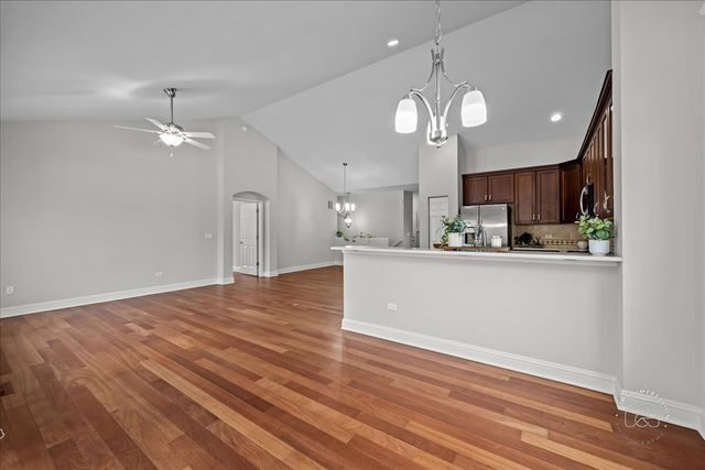 2843 Hillcrest Circle, Naperville, IL 60564