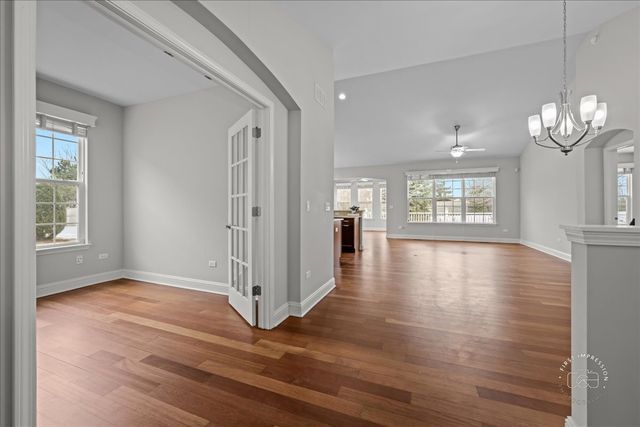 2843 Hillcrest Circle, Naperville, IL 60564