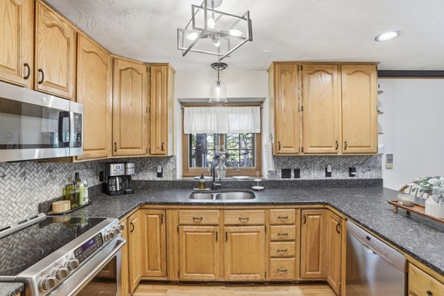 25 Thomas Pl, Leominster, MA 01453