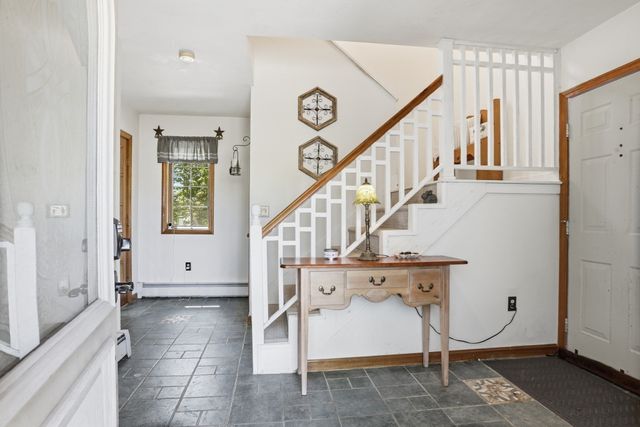 25 Thomas Pl, Leominster, MA 01453