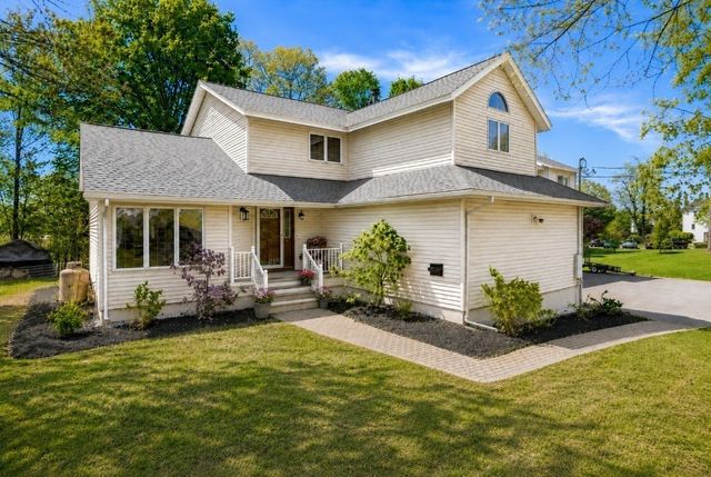 25 Thomas Pl, Leominster, MA 01453