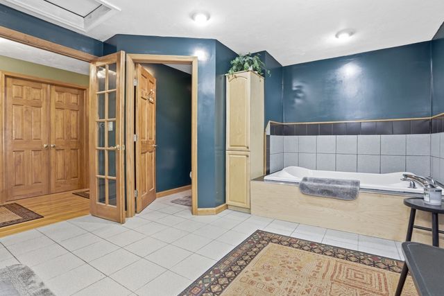 25 Thomas Pl, Leominster, MA 01453