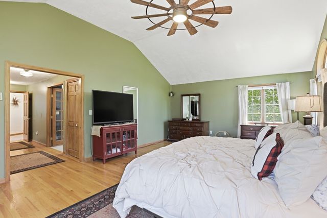 25 Thomas Pl, Leominster, MA 01453