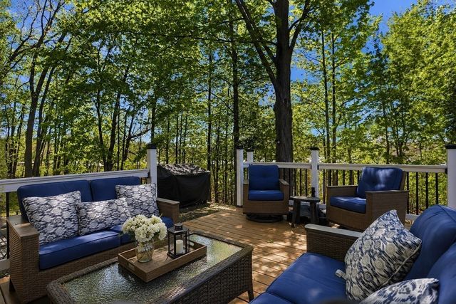 25 Thomas Pl, Leominster, MA 01453