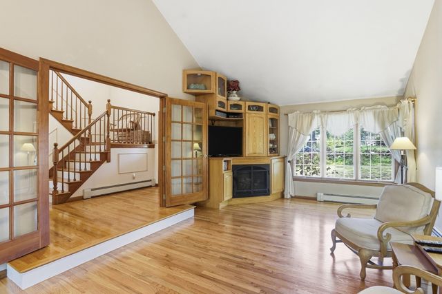 25 Thomas Pl, Leominster, MA 01453