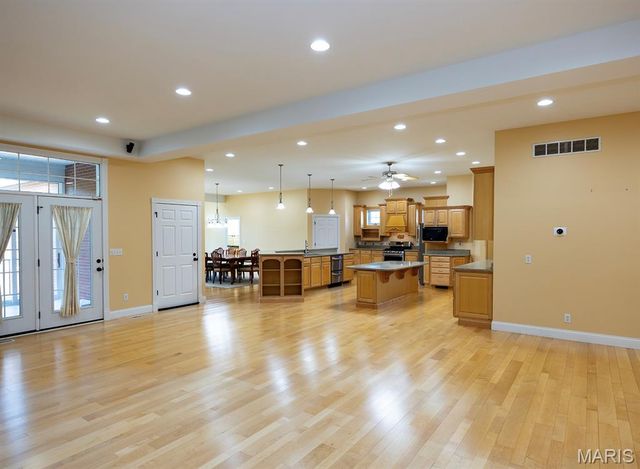 171 Rolling Meadows, Hannibal, MO 63401