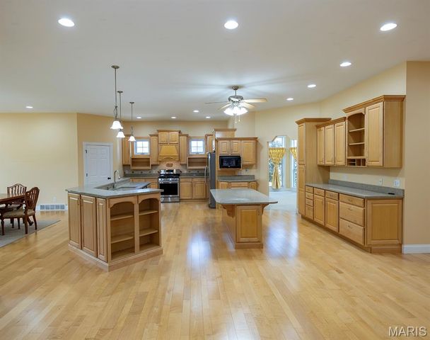 171 Rolling Meadows, Hannibal, MO 63401