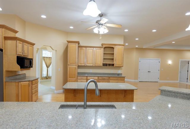 171 Rolling Meadows, Hannibal, MO 63401