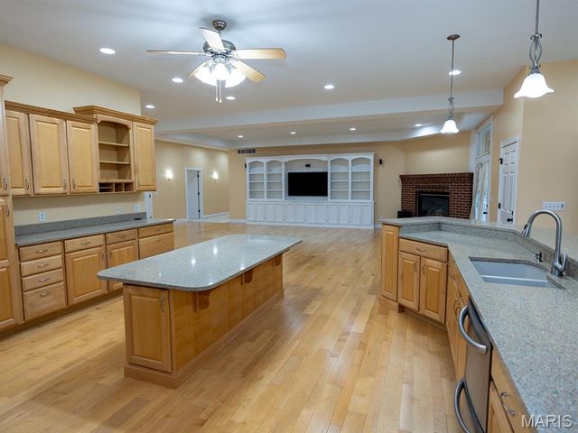 171 Rolling Meadows, Hannibal, MO 63401