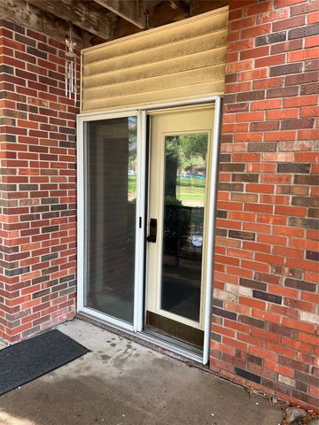 4910 Pleasant Street 2, West Des Moines, IA 50266