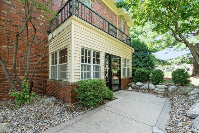 4910 Pleasant Street 2, West Des Moines, IA 50266