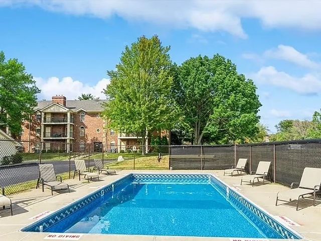 4910 Pleasant Street 2, West Des Moines, IA 50266