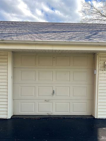 4910 Pleasant Street 2, West Des Moines, IA 50266