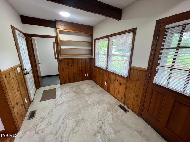 1803 East Oakland Avenue, Johnson City, TN 37601