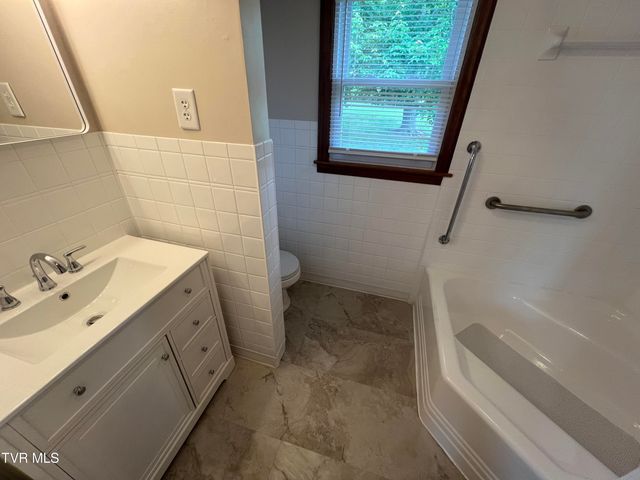 1803 East Oakland Avenue, Johnson City, TN 37601