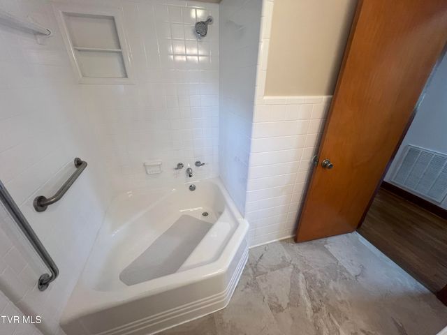 1803 East Oakland Avenue, Johnson City, TN 37601