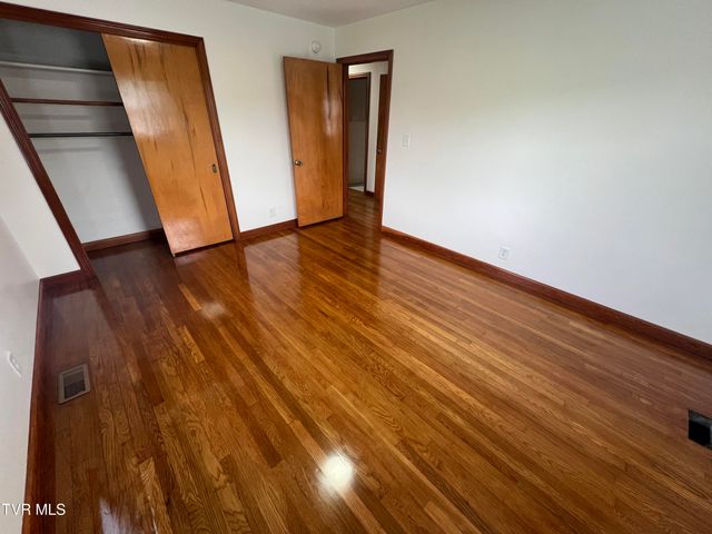 1803 East Oakland Avenue, Johnson City, TN 37601