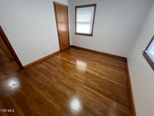 1803 East Oakland Avenue, Johnson City, TN 37601