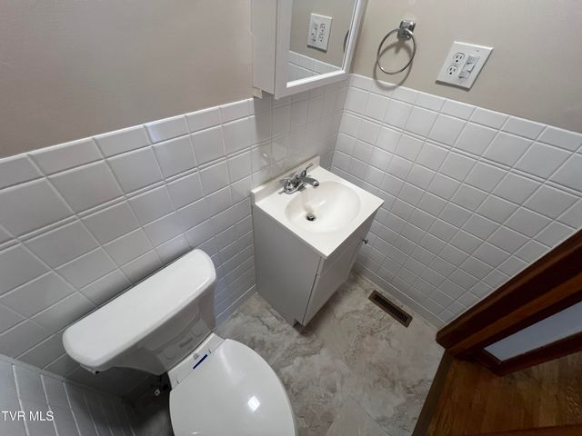 1803 East Oakland Avenue, Johnson City, TN 37601