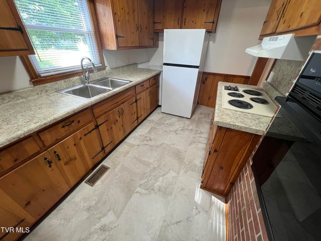 1803 East Oakland Avenue, Johnson City, TN 37601