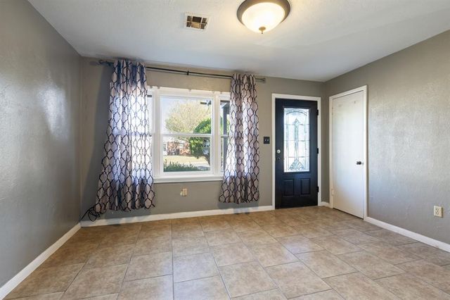 2006 NW Smith Avenue, Lawton, OK 73507