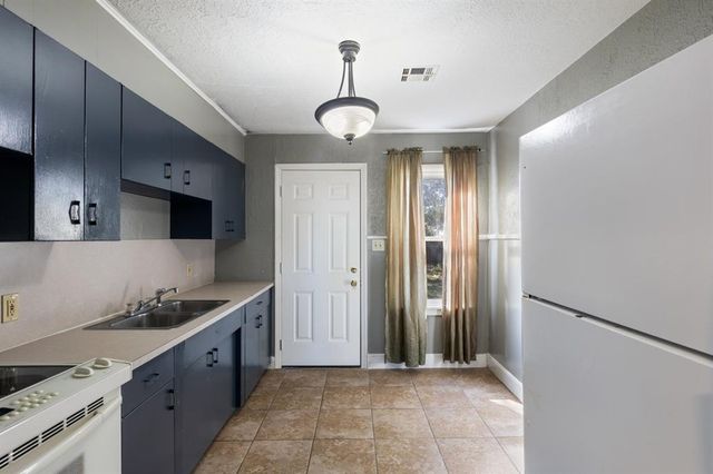 2006 NW Smith Avenue, Lawton, OK 73507