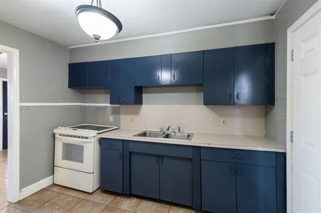 2006 NW Smith Avenue, Lawton, OK 73507