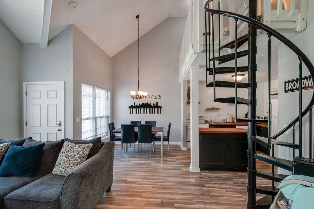 1119 Waggoner Ct, W, Nashville, TN 37214