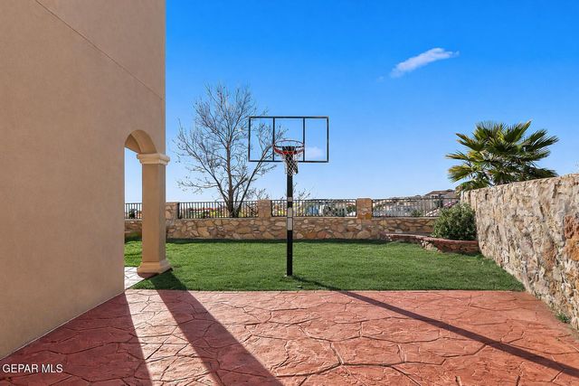 935 VIA LINDA Court, El Paso, TX 79912