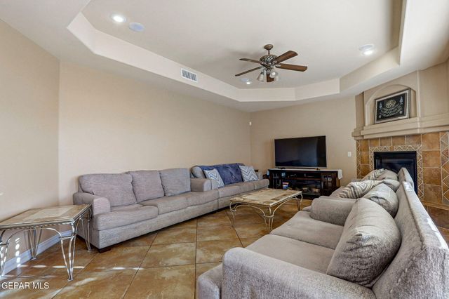 935 VIA LINDA Court, El Paso, TX 79912