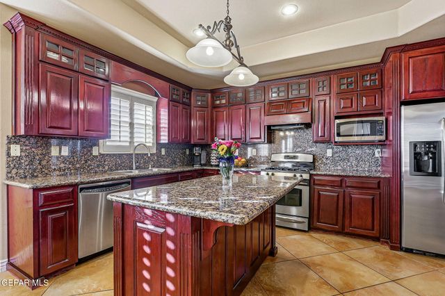 935 VIA LINDA Court, El Paso, TX 79912