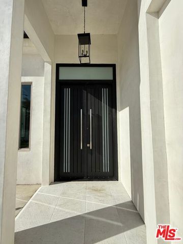 6723 Sunnyslope Avenue, Van Nuys (los Angeles), CA 91401