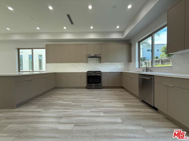 6723 Sunnyslope Avenue, Van Nuys (los Angeles), CA 91401