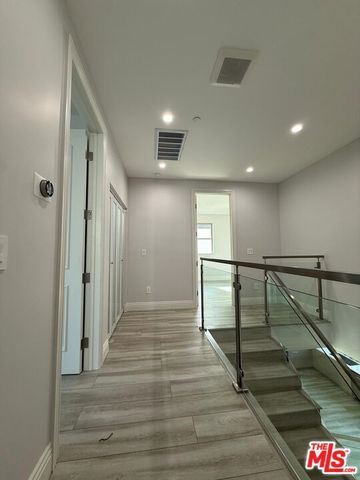 6723 Sunnyslope Avenue, Van Nuys (los Angeles), CA 91401