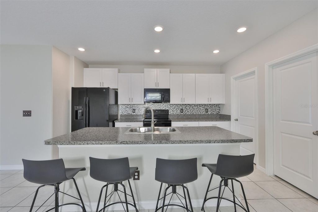 Image 11 of property listing at 797 OLIVE CONCH STREET, Ruskin, FL 33570