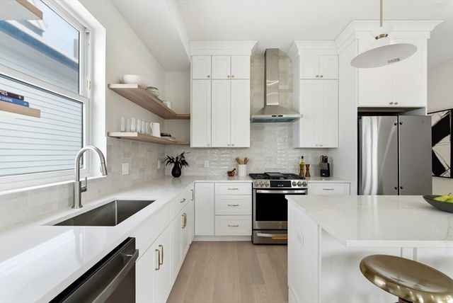 28 Swan Ave. PH, Boston, MA 02128