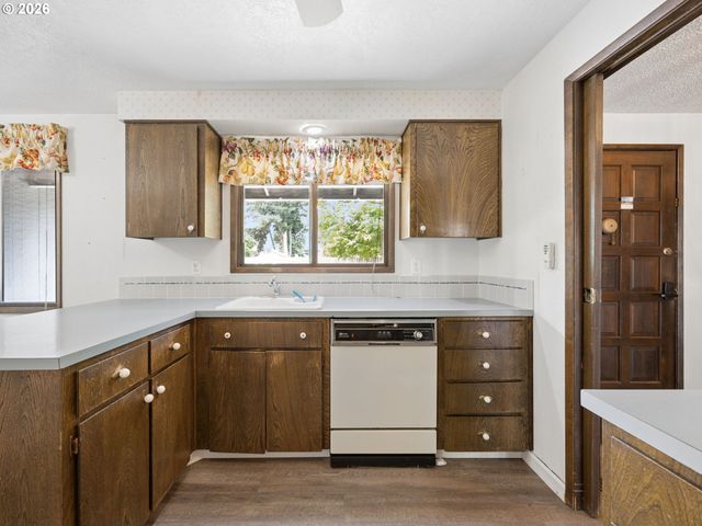 1712 Sw HENSLEY Rd, Troutdale, OR 97060
