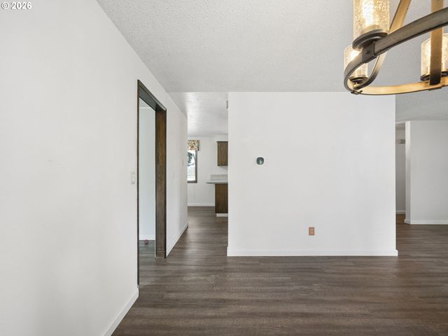 1712 Sw HENSLEY Rd, Troutdale, OR 97060