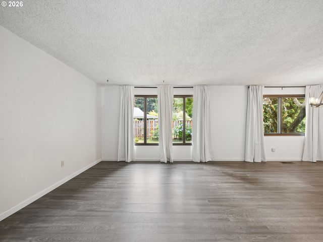 1712 Sw HENSLEY Rd, Troutdale, OR 97060