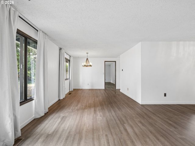 1712 Sw HENSLEY Rd, Troutdale, OR 97060