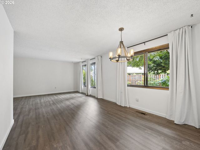 1712 Sw HENSLEY Rd, Troutdale, OR 97060