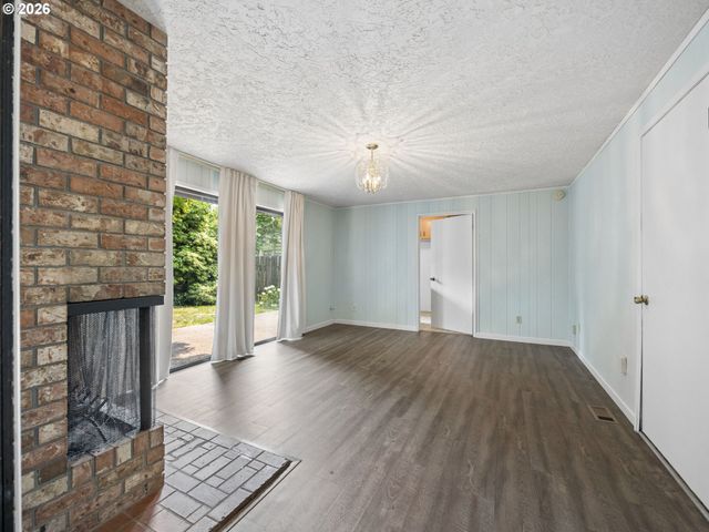 1712 Sw HENSLEY Rd, Troutdale, OR 97060