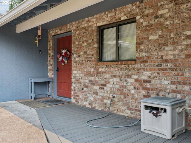 1712 Sw HENSLEY Rd, Troutdale, OR 97060