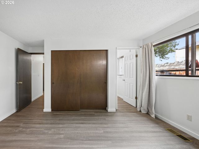 1712 Sw HENSLEY Rd, Troutdale, OR 97060